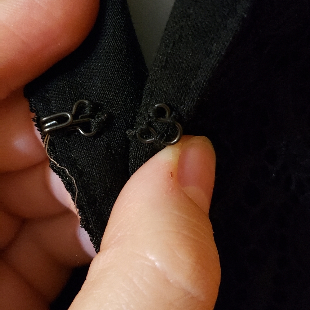 Black Jacket w. Lace Sleeves - Picture 4 of 8